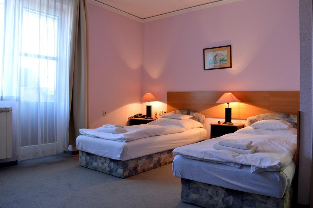 Apollo Motel Kecskemét Extérieur photo