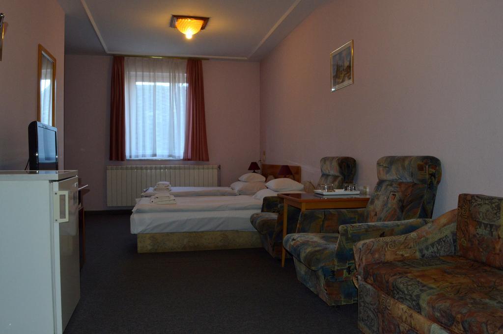 Apollo Motel Kecskemét Chambre photo