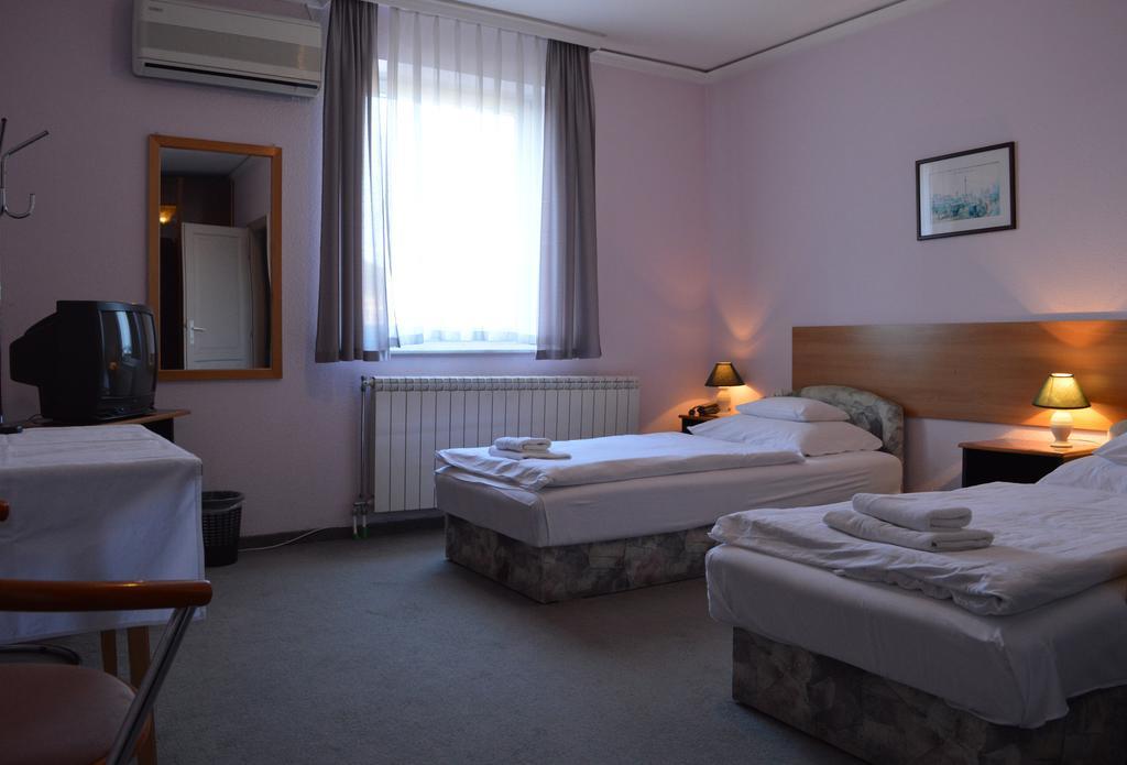 Apollo Motel Kecskemét Chambre photo