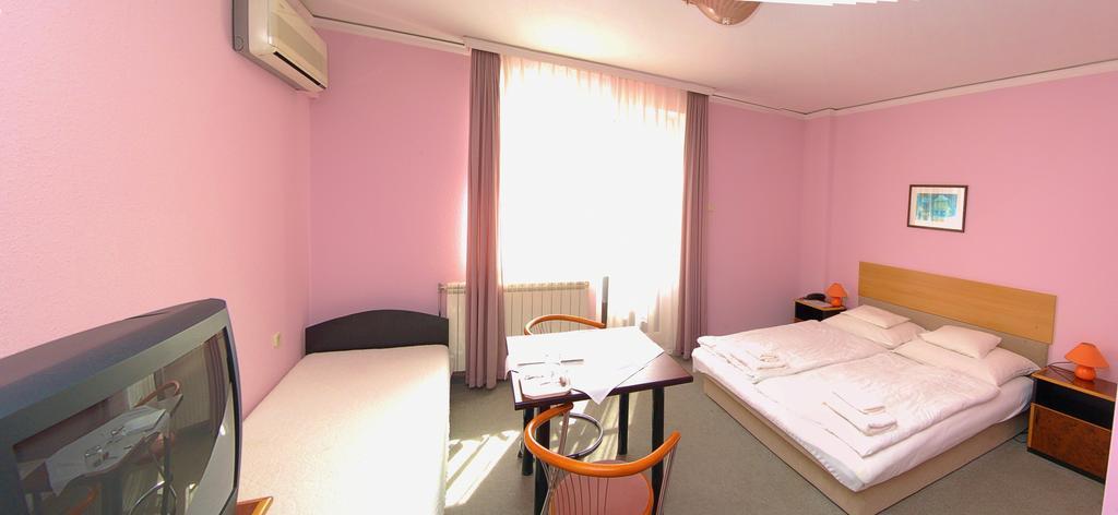 Apollo Motel Kecskemét Extérieur photo