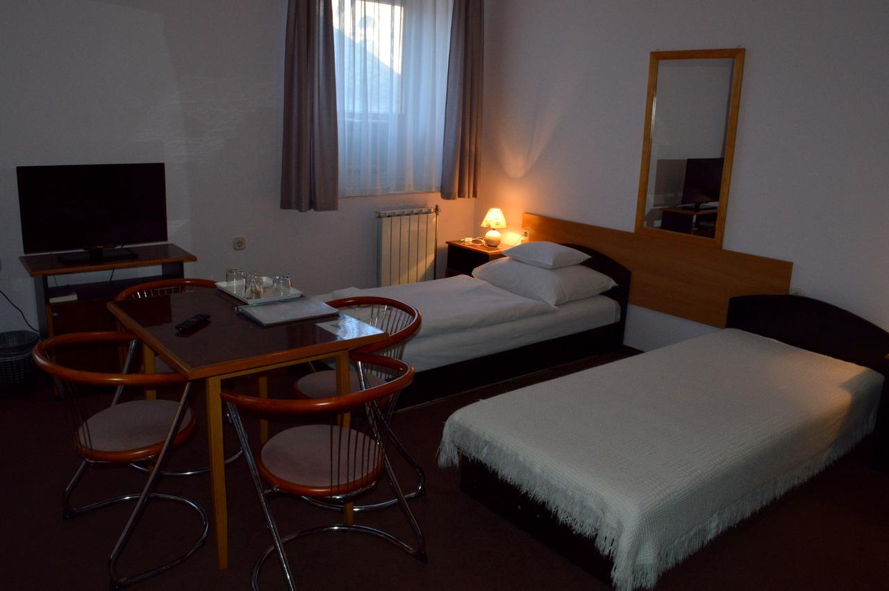 Apollo Motel Kecskemét Extérieur photo