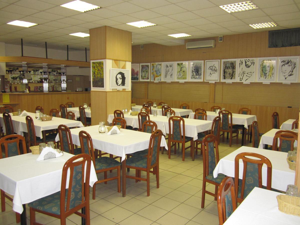 Apollo Motel Kecskemét Extérieur photo